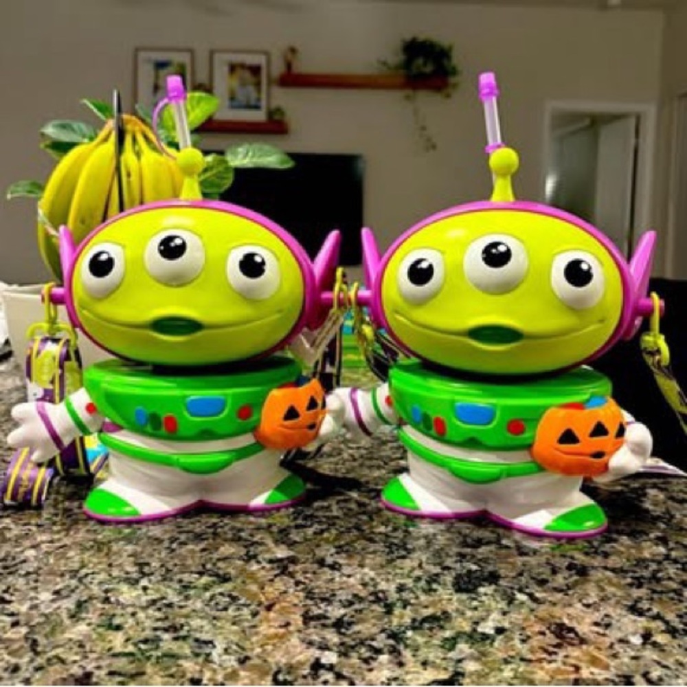 Walt Disney World Halloween Alien Sippers with Pumpkin Accessory
